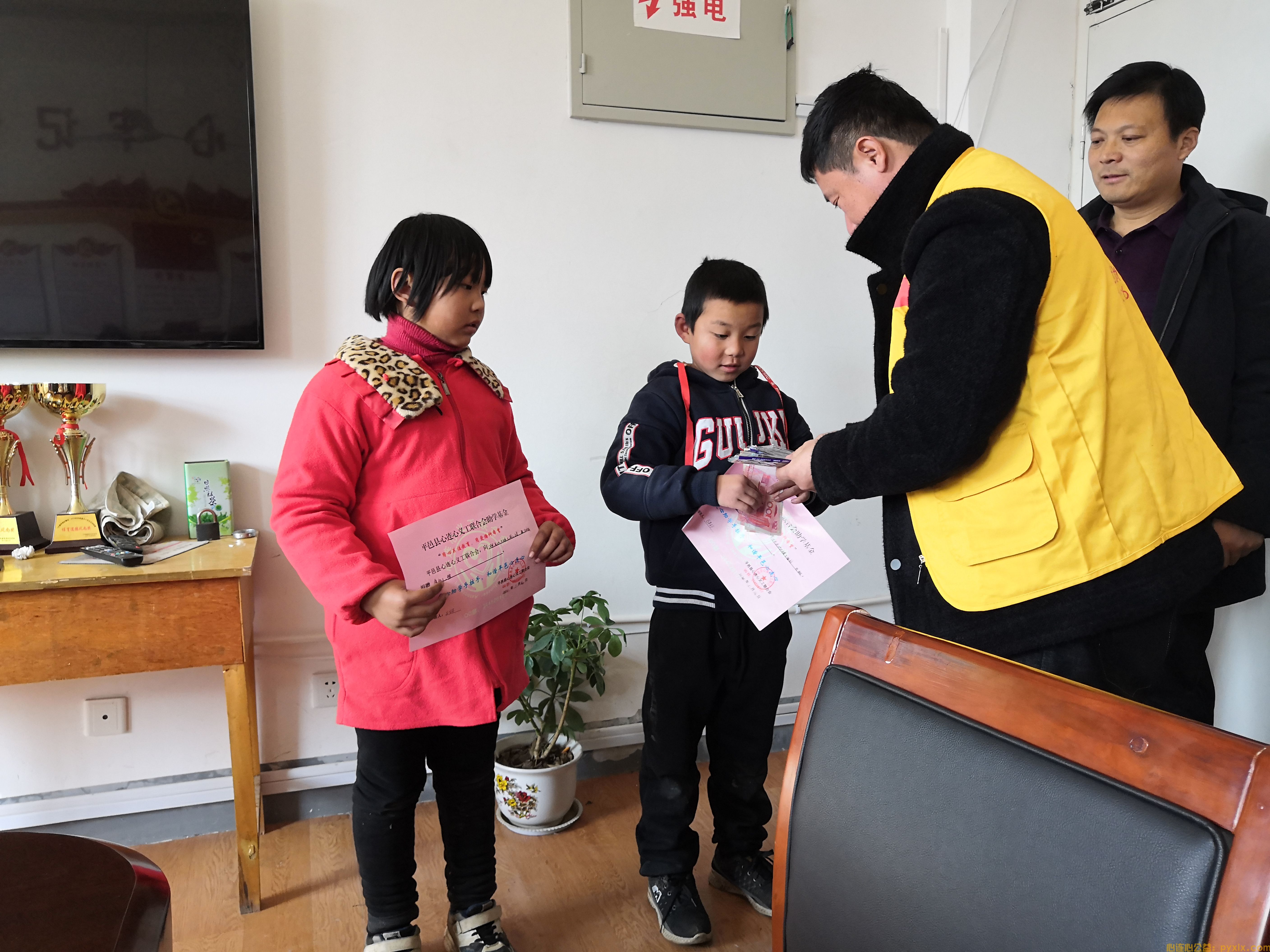 新年献礼~平邑县心连心助学走进地方天宝、铜石、郑诚、白彦镇(图3)